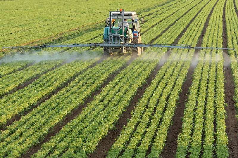 Tractor-spraying-pesticide-128Kb
