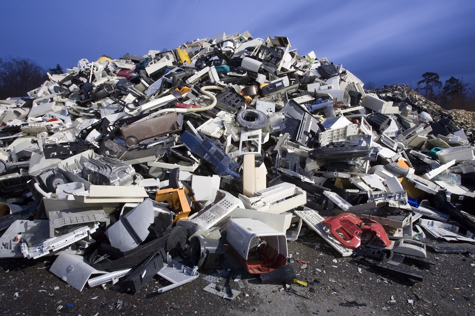 plastics-from-e-waste-from-national-geographic-photographer