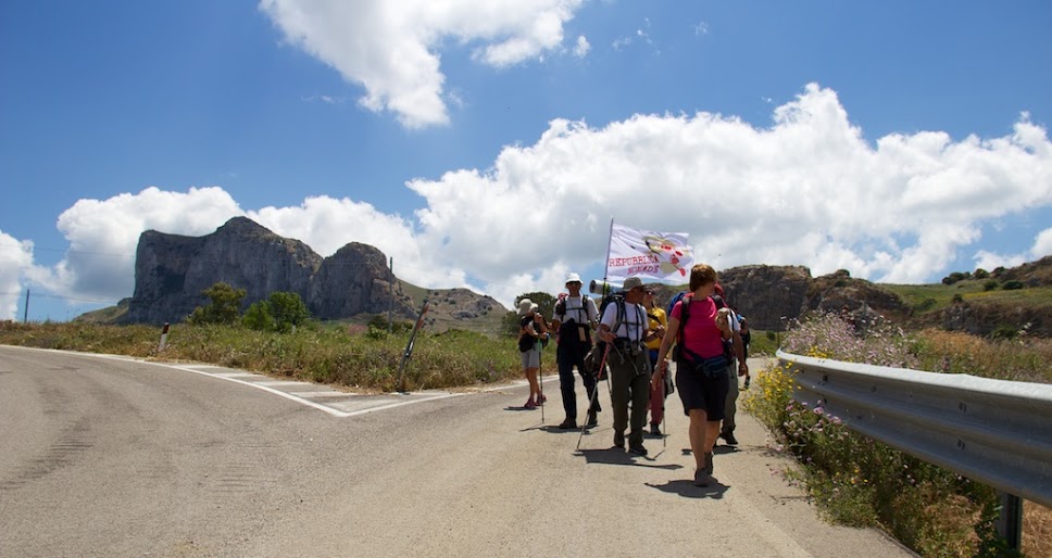 Repubblica Nomade in Cammino: a piedi tra le eccellenze della Sardegna più autentica