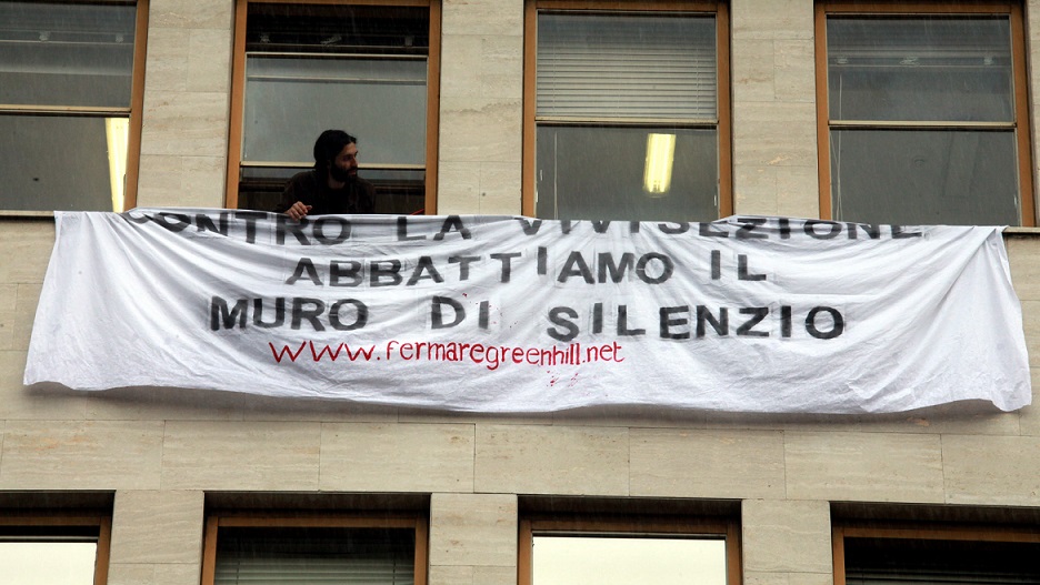 Al via il processo agli attivisti anti-vivisezione