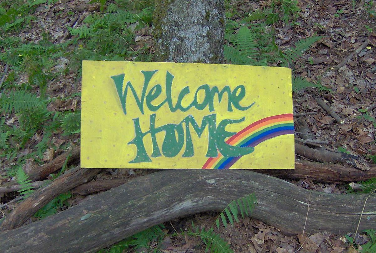 1200px-Rainbow_Gathering_welcome_home