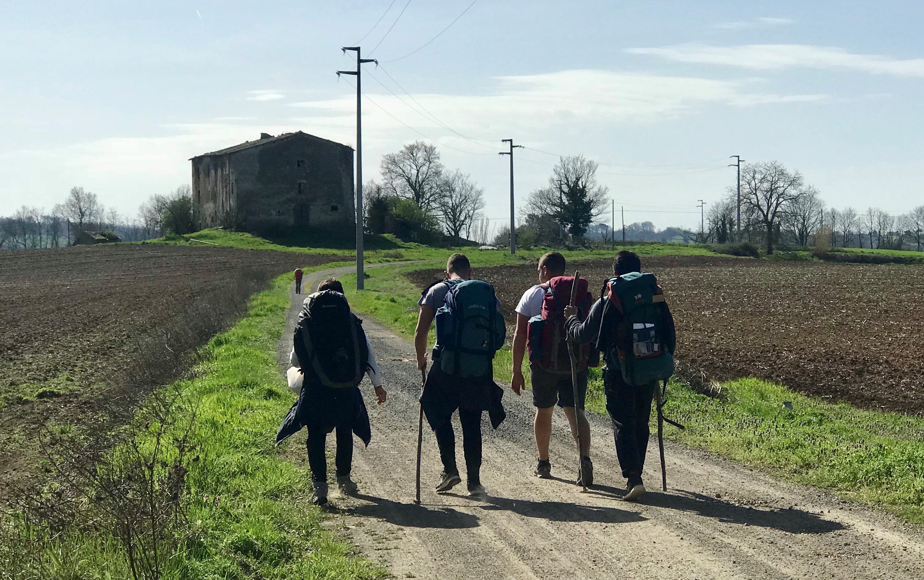 Gli studenti dell'Istituto Faraday in cammino lungo la via Francigena
