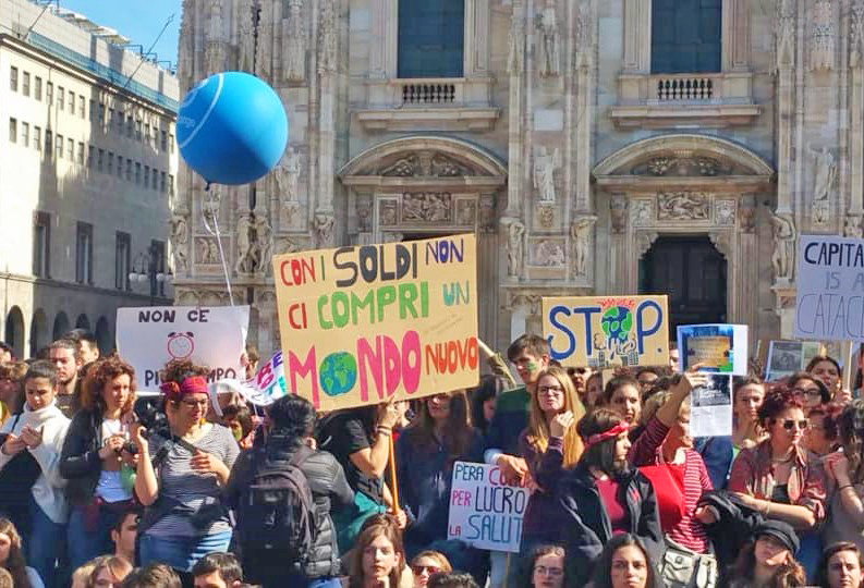 Lo sciopero del 15 marzo a Milano (Foto tratta dalla pagina di Fridays for Future Milano)