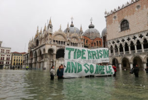 Acqua alta a Venezia: “La catastrofe climatica è qui e ora”