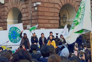 In migliaia in piazza con Greta Thunberg a Torino – FOTO E VIDEO