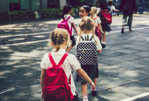 Un chilometro al giorno: la passeggiata che diventa lezione nelle scuole