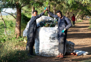 Il riciclo della plastica segna il riscatto di una comunità in Etiopia