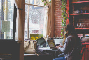 Colmare il divario digitale per eliminare le differenze educative e sociali