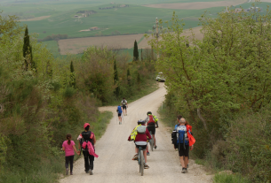 Via Francigena: pellegrinaggio moderno e mobilità terapeutica nel cuore delle aree rurali