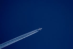 In Europa migliaia di aerei volano vuoti: i medici dell’ISDE dicono basta