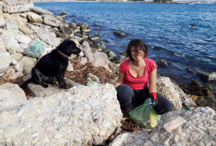 Carola Farci, la professoressa che gira l’Europa in cerca di spiagge da pulire