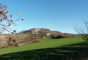 Cerco  TERRENO con uno o più EDIFICI (case/rustici/casali/ruderi), tra BOSCHI e monti, nel centro-nord Italia, zona APPENNINO