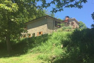 Vendo rustico off grid in Casentino