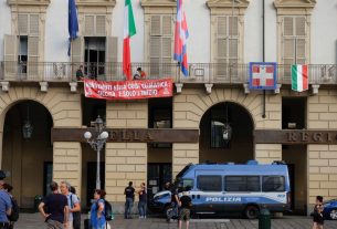Denunciati gli attivisti che si sono incatenati sul balcone della Regione Piemonte
