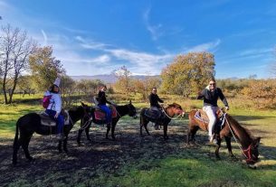 A passo d’asino per scoprire i sentieri dell’Etna in modo lento ed ecologico