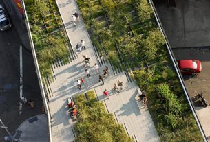 La High Line di New York, il progetto pionieristico di una ferrovia in disuso trasformata in parco pubblico