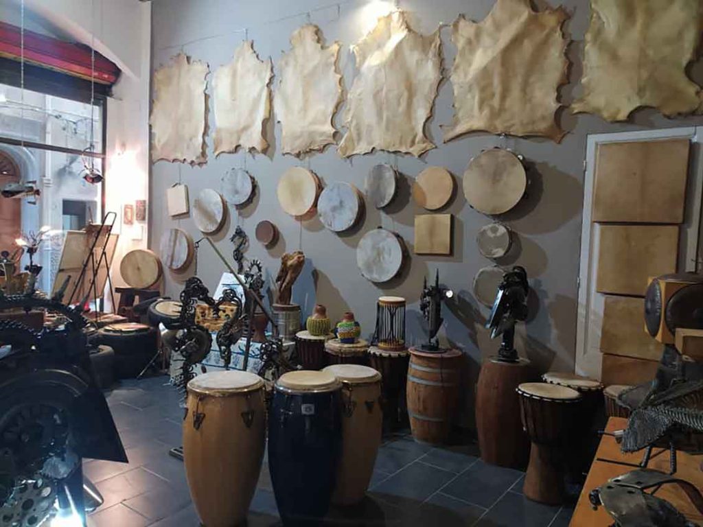Il laboratorio La bottega delle percussioni di Santo Vitale