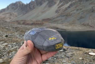 Pera, il sensore innovativo a forma di pietra che monitora i cambiamenti climatici sul Monviso