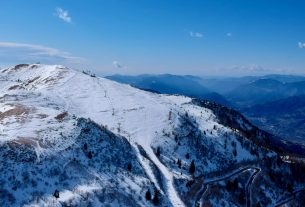 Dalla neve artificiale agli impianti fatiscenti, il turismo invernale di massa sta uccidendo la montagna