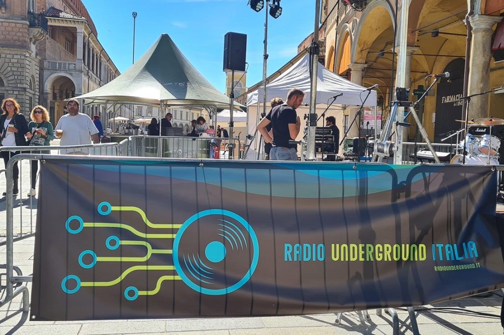 radio underground2