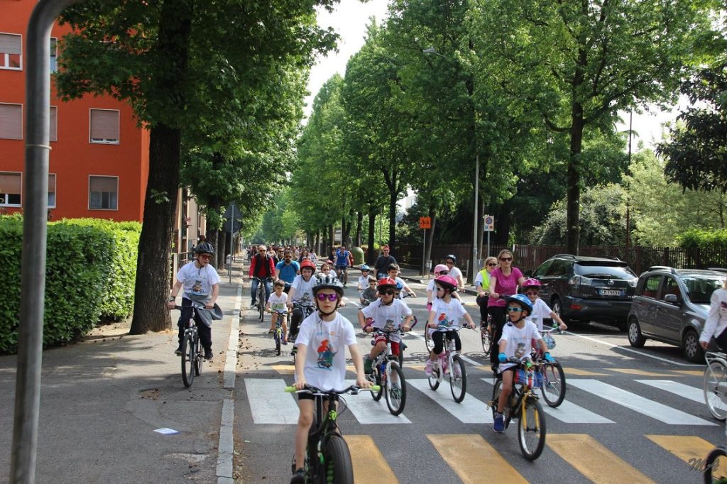 tutti a scuola a piedi o in bicicletta 1