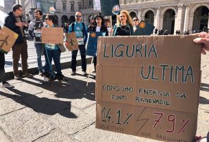 Il flashmob che grida a tutti che la regione Liguria è ultima sulle energie rinnovabili