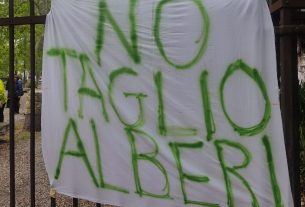 A Genova i cittadini scendono in piazza per dire “basta tagliare alberi in città”