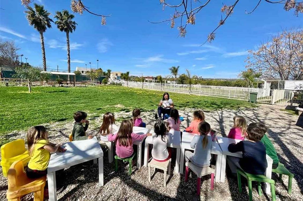 Momenti didattici nell'Asilo nel bosco Siracusa 