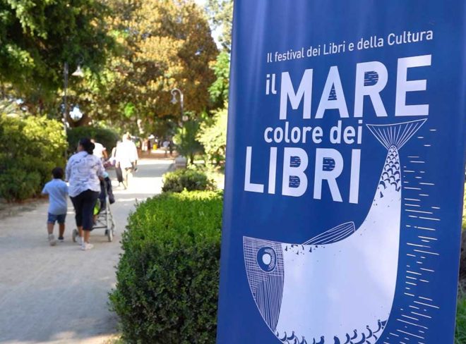 mare colore libri