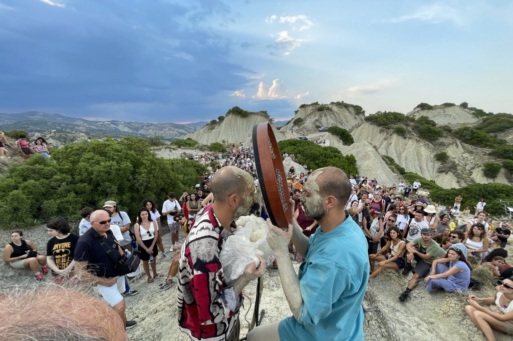 la luna e i calanchi 3