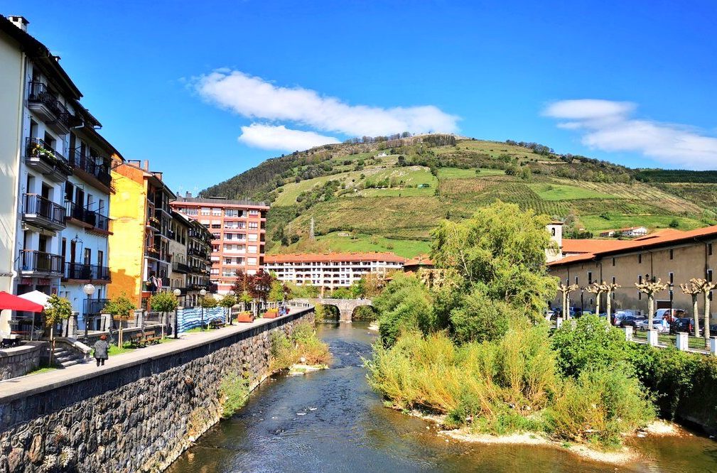 rio urola junto al casco historico de Azpeitia Azpeitia que ver y hacer 1024x767 1