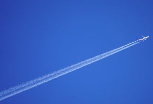 Quanto inquinano gli aerei? Ecco cosa dicono i dati e le leggi