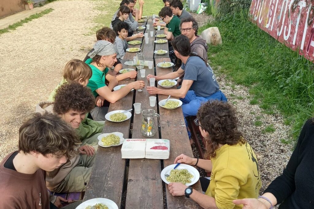 Strade Maestre: un anno di scuola in cammino in cui l'aula diventa il sentiero