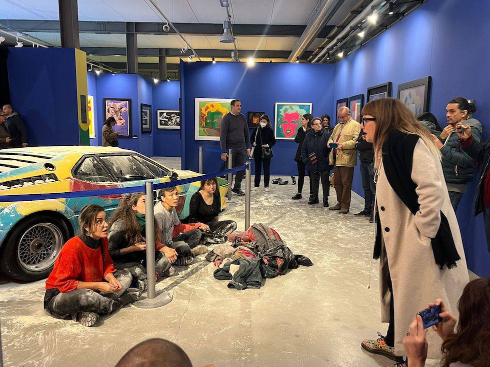 attivisti ultima generazione - economia in comune