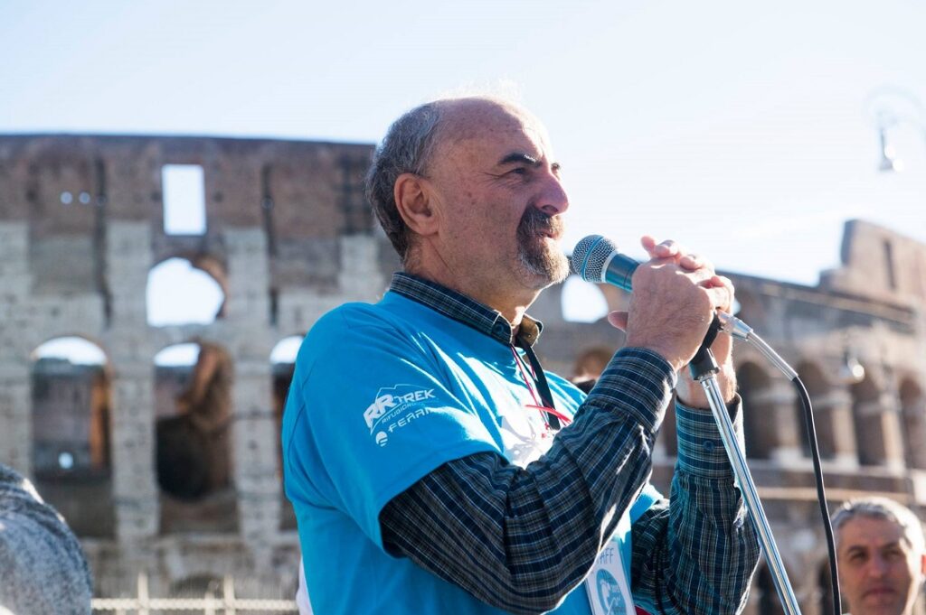 famiglia che vive nel bosco