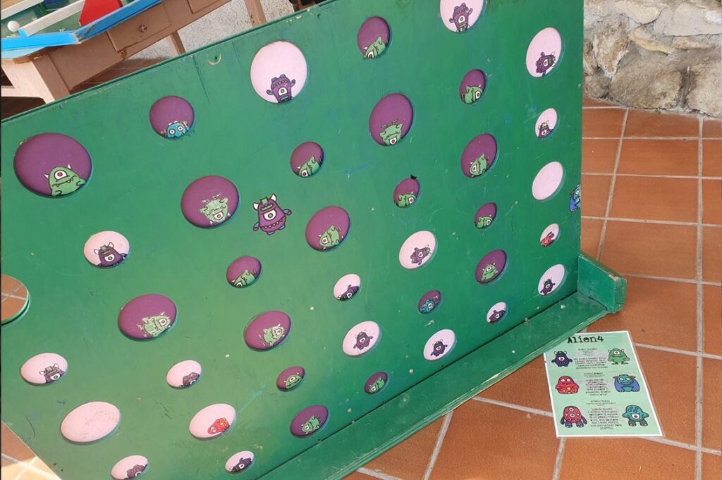 Gioco in legno utilizzato dal Ludobus durante una tappa nell’entroterra della provincia di Imperia.

Alternativa più descrittiva:

Gioco tradizionale in legno proposto dal Ludobus nell’ambito del progetto Impatto Inclusivo.