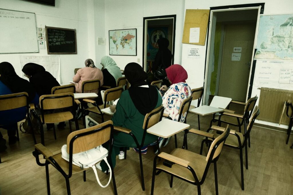 Lezione della scuola di italiano per stranieri di Mappamondo a Sanremo